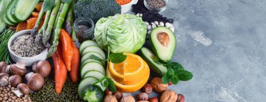 Bitki bazlı diyet malzemeleri. Sağlıklı yiyecekler yüksek vitaminler, antioksidanlar, akıllı karbonhidratlar. Panorama, kopyalama alanı olan pankart