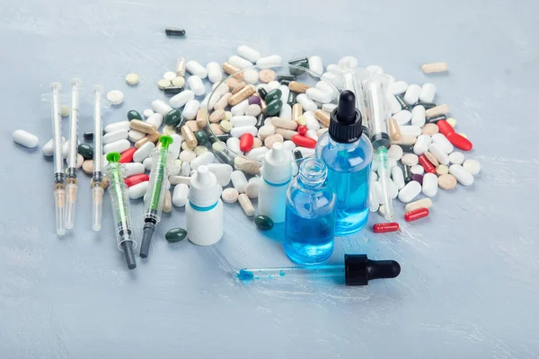 Stos Różnych Leków Farmaceutycznych Pigułki Tabletki Kapsułki Koncepcja Medyczna — Zdjęcie stockowe