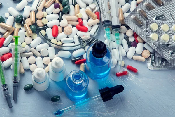 Çeşitli Ilaç Hapları Haplar Kapsüller Yığını Tıbbi Konsept — Stok fotoğraf
