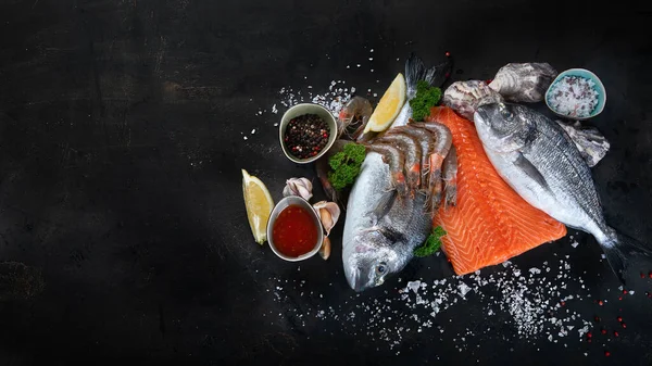 Fresh Raw Fish Seafood Black Background Top View Copy Space — Stock Photo, Image