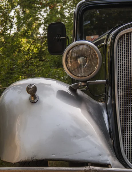 Un coche antiguo — Foto de Stock