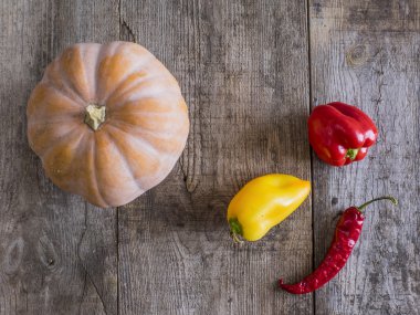 kabak, çan ve acı biber 