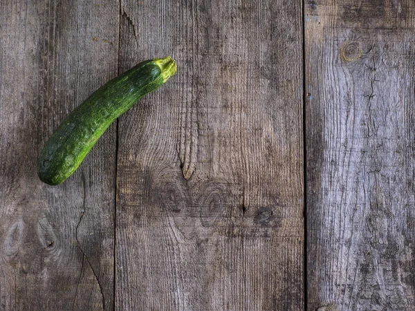 Een biologische courgette — Stockfoto