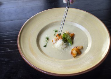 Krem-karides çorbası