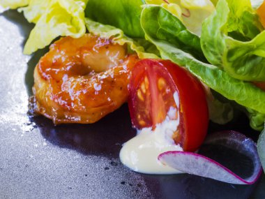 kızarmış karides salatası