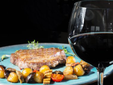 ızgara biftek ve sebze