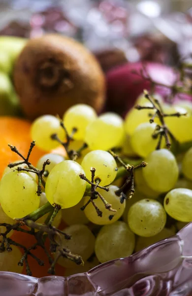 Piatto di frutta fresca — Foto Stock