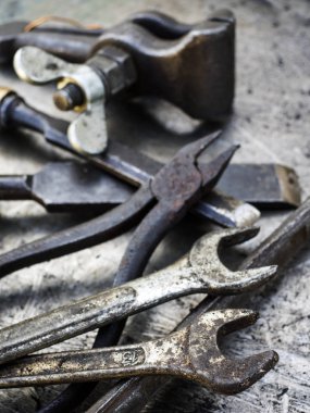 Eski paslı küçük araçlar