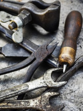 Eski paslı küçük araçlar