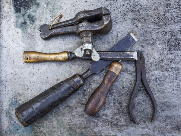 Alte rostige kleine Werkzeuge — Stockfoto