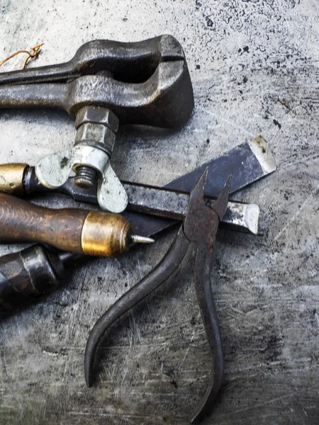 Eski paslı küçük araçlar