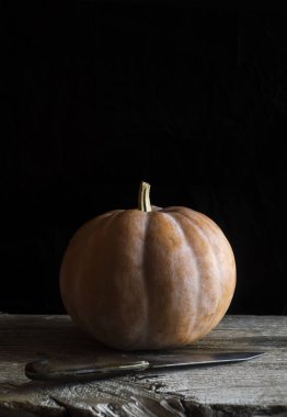 Ahşap yüzey üzerinde kabak