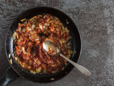 Haşlanmış havuç ve soğan Pan