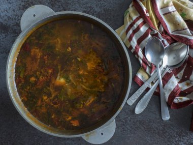 bir tencerede çorbası