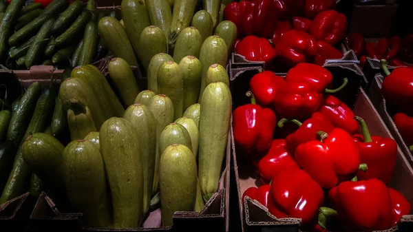 Courgettes et poivrons rouges — Photo