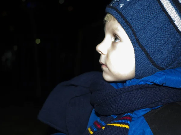 Niño en chaqueta de invierno — Foto de Stock