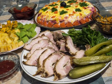 Yemekleri et ve peynir ile