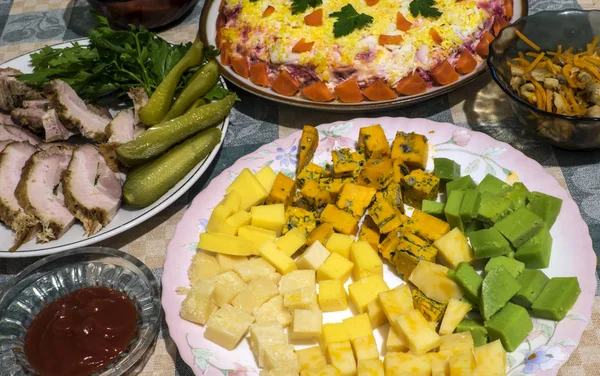 Yemekleri et ve peynir ile — Stok fotoğraf