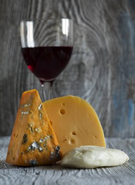 Taze peynir parçalarını