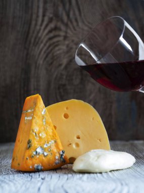 Taze peynir parçalarını