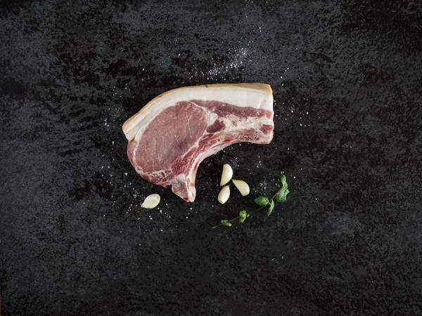 Rohe Schweinekoteletts — Stockfoto