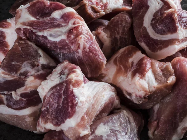 Carne de porco cortada em pedra — Fotografia de Stock
