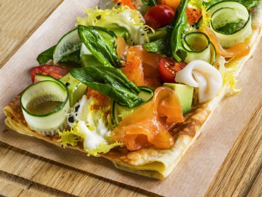 Balık ile doldurulmuş krep 