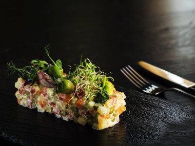 Vejetaryen salata olivier