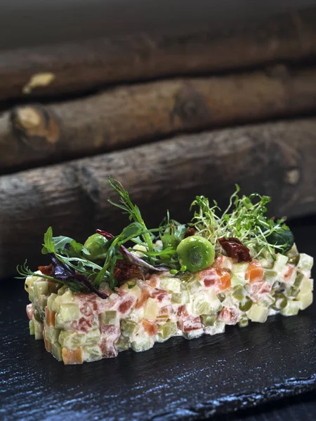 Вегетаріанські салат Олів'є — стокове фото