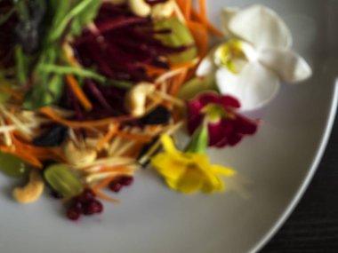 Üzümlü kök salata