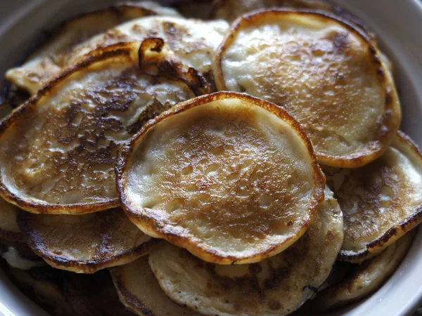 Piatto con frittelle — Foto Stock