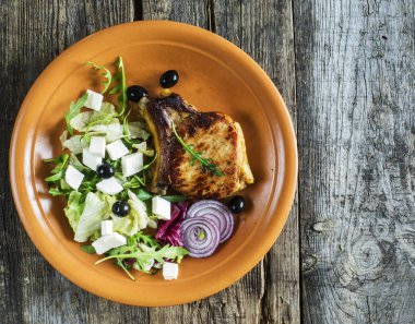 kavrulmuş domuz pirzolası 