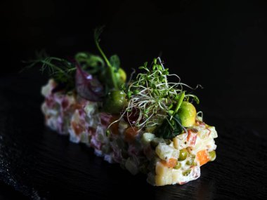 Vejetaryen salata olivier