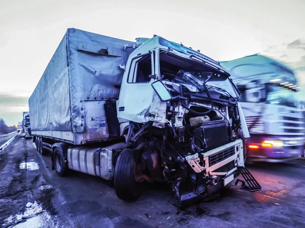 Camion rănit în timpul unui accident — Fotografie, imagine de stoc