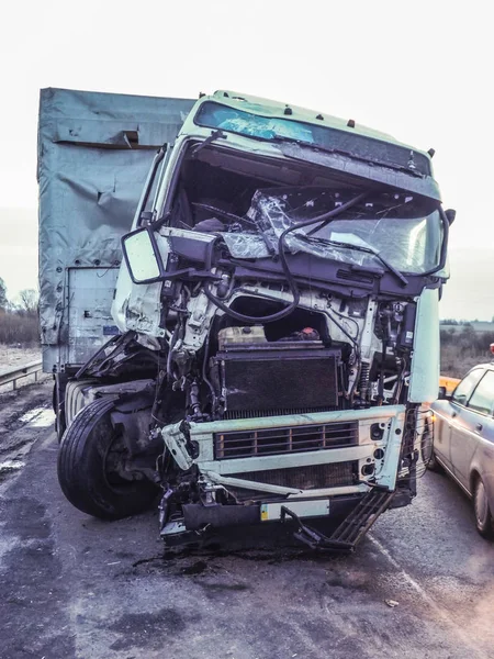 Vrachtwagen gewond tijdens een ongeval — Stockfoto