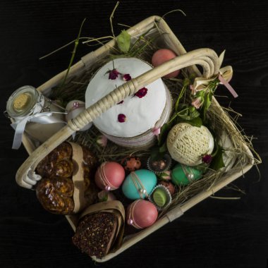 Paskalya sepetleri bir