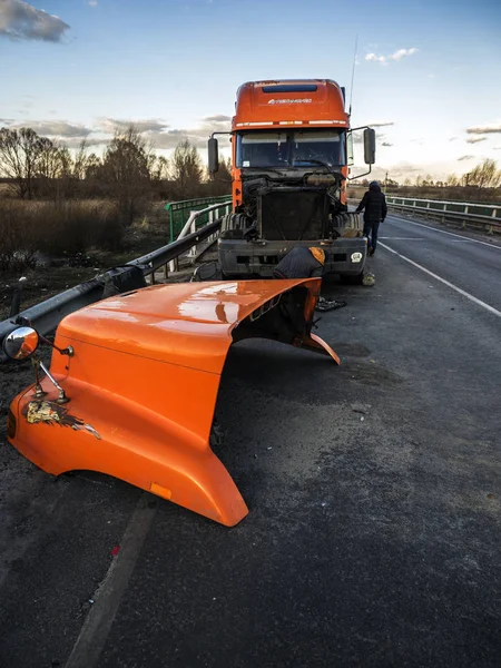 Beschadigd bij ongeluk vrachtwagen — Stockfoto