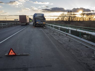 Kazada hasar yarı römork