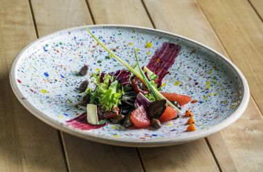 Bıldırcın karaciğer salata 