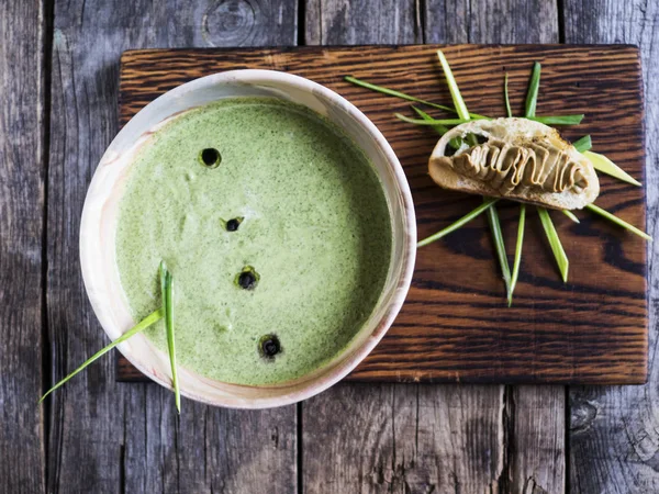 Sahnesuppe mit Spinat — Stockfoto