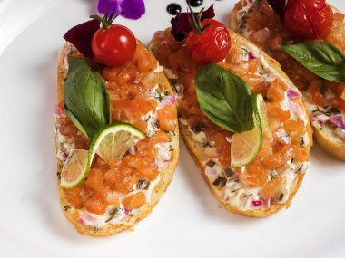 Bruschetta krem peynir ve balık