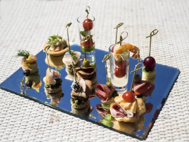 Farklı kanepeler kümesi