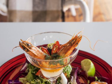 Kral ile salata karides