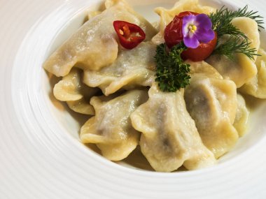 Taze haşlanmış mantı 