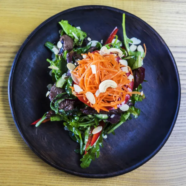 Яловичина тайським салатом — стокове фото