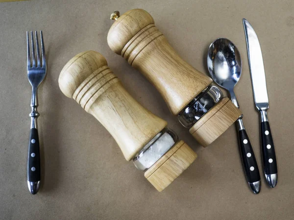  kahverengi karabiber değirmeni 