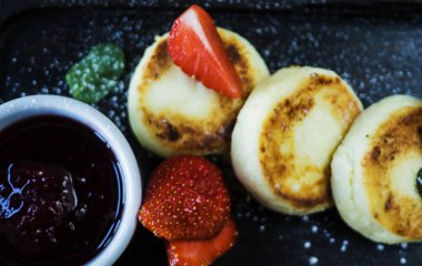 Ev yapımı mini cheesecakes 