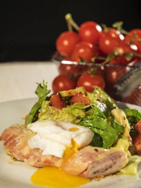 Rulo ile taze salata 