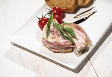 Pastırma birlikte terrine