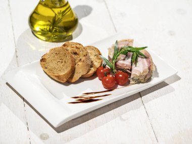 Pastırma birlikte terrine